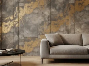 Moderne wandbekleding van microcement in grijs met goudkleurige accenten, gecombineerd met een beige bank en salontafel.